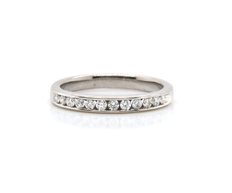 0.25ctw Diamond Channel Set Wedding Band Ring in 14K