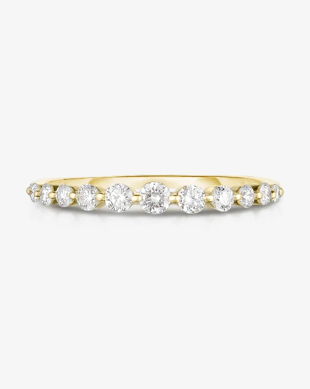 Graduated Single Prong Diamond Ring