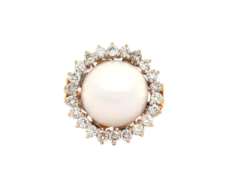 Mabe Pearl and 0.85ctw Diamond Halo Ring in 18K