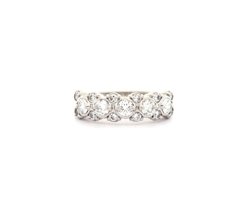 Suwa 0.86ctw Round Diamond Seventeen Stone Ring in Platinum