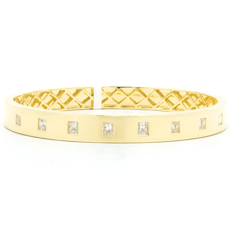 18 Karat Yellow Gold Princess Cut Diamond Station Bangle Bracelet